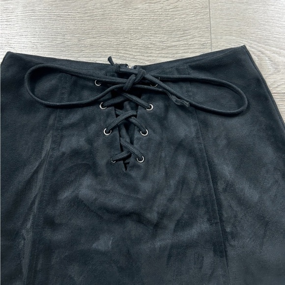 Glamorous Black Faux Suede Lace up Mini Skirt - Picture 4 of 11